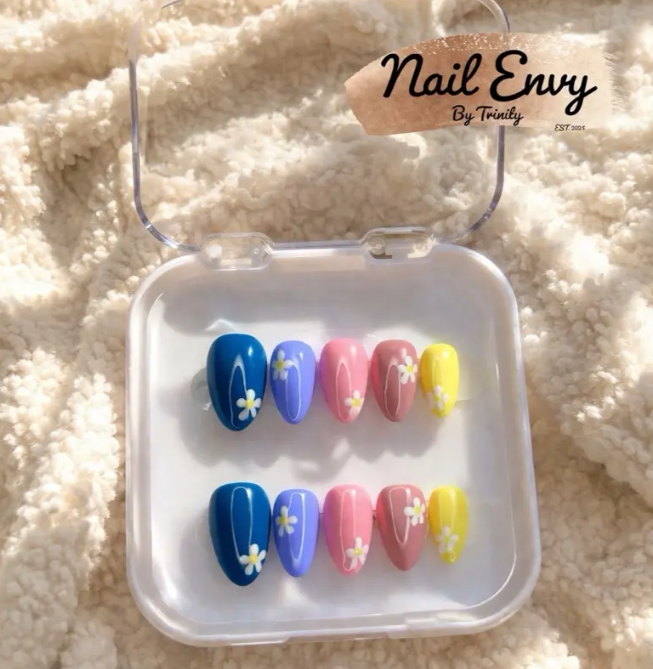 Summer Press On Nails | Handmade Reusable Glue-On Nail Set | Custom Sizes | Salon Quality False Nails | Beach Vacation Nail Design | Gift for Her