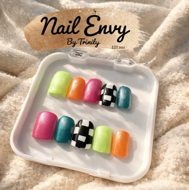 Summer Press On Nails | Handmade Reusable Glue-On Nail Set | Custom Sizes | Salon Quality False Nails | Beach Vacation Nail Design | Gift for Her
